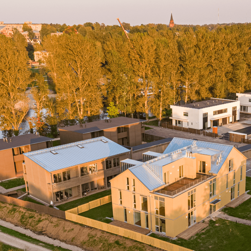 Two terraced houses and one two-storey apartment building. Welementi The team designed, manufactured and installed modular terraced houses and as an elementary solution for an apartment building.