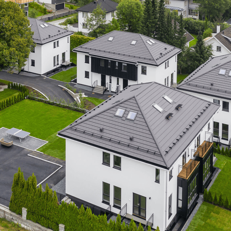 Neli paarismaja Oslo kõige prestiižsemas Holmenkolleni piirkonnas